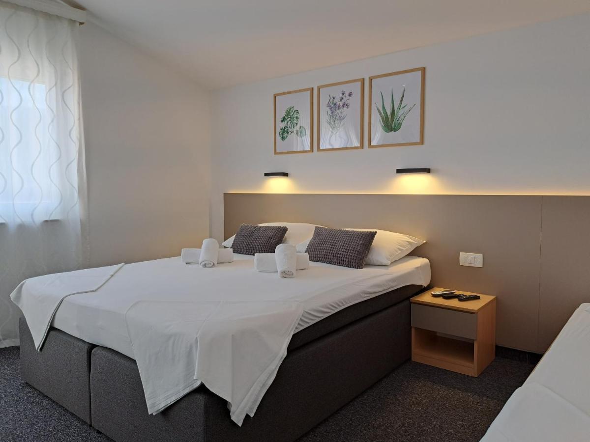Rooms Zvonimir Stobreč Esterno foto